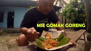 Makan Enak Mie Gomak Goreng Taucho  indonesian street food [upl. by Idnyl623]