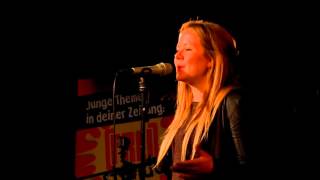 Eva Niedermeier Viertel nach Vier  Poetry Slam Freischnauze 2015 [upl. by Celka]