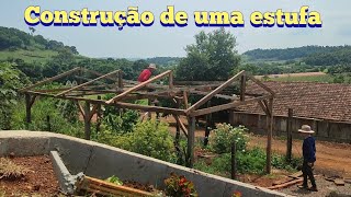 Construção de estufa de madeira para hortaliças [upl. by Sailesh]