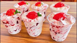 Postre de gelatina con crema y fresas 🍓 POSTRE MUY FÁCIL [upl. by Siuraj]