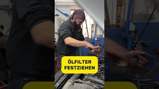 Ölfilter wechselnvw auto werkzeug werkstatt oberbayern bayern kfzmeister kfz mechanic [upl. by Ecneret40]