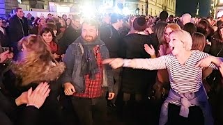 EDINBURGH HOGMANAY CEILIDH STREET PARTY  Blogmanay 201617 [upl. by Kutzenco502]