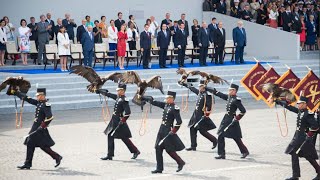 Desfilaron águilas mexicanas en Francia [upl. by Ponce714]