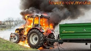 Traktor gerät während der Fahrt in Brand [upl. by Gosser]