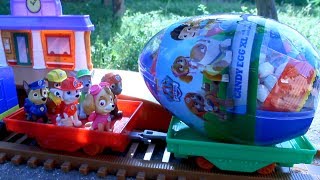 PATRULLA CANINA y el TREN del HUEVO GIGANTE juguetes PAW PATROL toys PATRULLA CACHORROS egg surprise [upl. by Samoht]