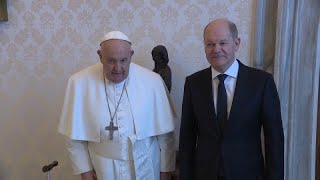 Roma il cancelliere tedesco Scholz a colloquio privato con Papa Francesco [upl. by Artsa]