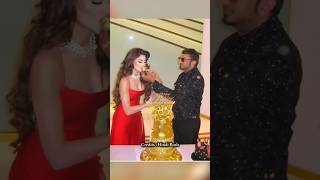 Golden Cake 🍰  podcast honeysingh newshorts urvashirautela [upl. by Andras]