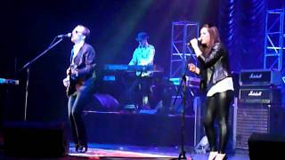 Joe Bonamassa and Sandi Thom Hammersmith Apollo 211011 Bird on a Wire [upl. by Irahs]