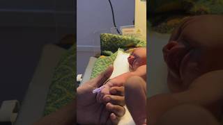 how to insert iv cannula in newborn babies neonatal viral newbornbaby [upl. by Jorin]