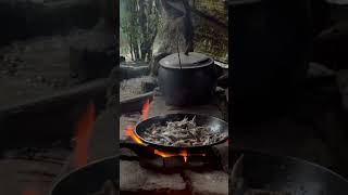 Masak di suasana hujan deras music food kampung ytshorts [upl. by Guglielma109]