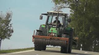 Deutz Fahr Traktor mit Scheiben egge bei Vorbereitung für die Herbstaussaat bei der Bodenbearbeitun [upl. by Hernando]