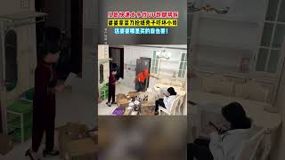 【tik tok抖音热门】儿媳快递太多找跑腿小哥帮拆快递 婆婆拿菜刀抢纸壳子吓坏小哥 Vlog日常 万能跑腿搞笑万能跑腿 外卖小哥 正能量 生活记录 抖音热门生活vlog [upl. by Fae563]