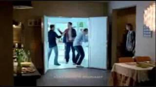 Propaganda Heineken LEGENDADO Walk In Fridge Closet [upl. by Wilder93]