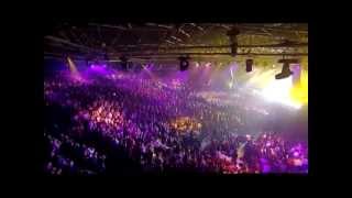 Laura Pausini  Surrender Live in Paris 05 [upl. by Femi734]