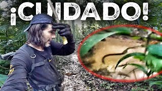 Me ENCUENTRO una SERPIENTE ENORME en MITAD DE LA SELVA S19E19 VUELTA AL MUNDO EN MOTO CON SINEWAN [upl. by Nanor]