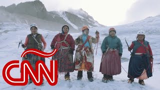 Las Cholitas escaladoras ya tienen una nueva meta el Everest [upl. by Nollad934]