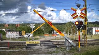 Spoorwegovergang Sundsvall S  Railroad crossing  Järnvägsövergång [upl. by Vihs]