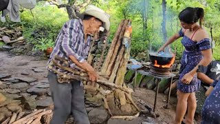 Don santos apurando😂 la maria 😍ya tiene hambre 😂El Buen salvadoreño [upl. by Zurn]