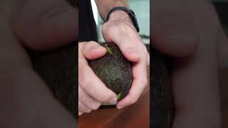 How to Choose a GOOD Avocado [upl. by Drawe]