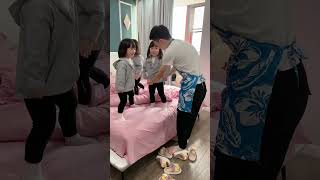 清晨起来，三胞胎爸爸忙碌的一天又开始了 😂😂 家有萌娃 三胞胎vlog 爸爸帶娃記 lovelybaby lovely [upl. by Dorothea]