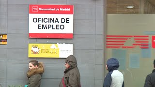 El FMI estima que España no reducirá el paro durante 2021 [upl. by Aineval]