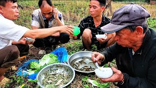 Cả Tem Làm Bữa Cá Nhảy Ngay Bờ Ruộng Cùng Bố Của Lão Kòy l Gỏi Cá Nhảy Tanh Tách Quá Hoành Tráng [upl. by Luke441]