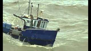 Fishing boats nearly capsize entering the Greymouth River aka Guy brings in boat like a rock star [upl. by Sixele258]