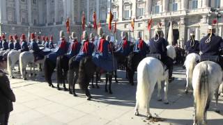 HIMNO DE ESPAÑA interpretado por la Guardia Real [upl. by Romaine10]