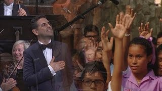 Juan Diego Flórez canta para los niños de Perú  musica [upl. by Notsgnal]