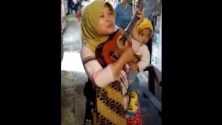 secawan madu By Sri pengamen di pasar baru banjarmasin suara merdu [upl. by Tiana]