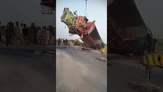 Bedford dumpar chiniot Road accidentdriverdumpartrackfunnytravelduetcomedy [upl. by Ardena]