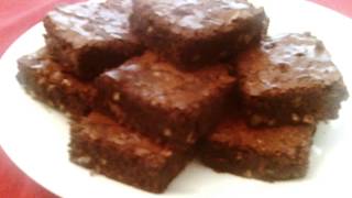 Recette Brownies au chocolat noir et cerneaux de noix [upl. by Robillard301]