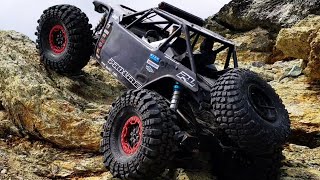 Axial bomber vs Axial Scx10 ii Hybrid [upl. by Ramma800]