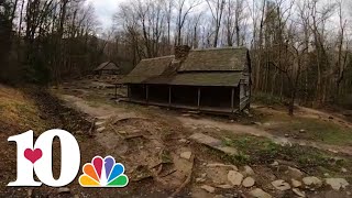 A hike on Twin Creeks Trail in the Great Smoky Mountains  10Explores [upl. by Linneman]