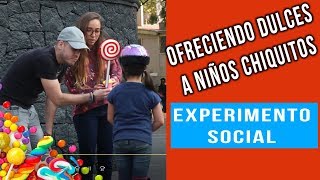 Experimento social Ofreciendo dulces y juguetes a niños para llevarnoslos  Mensajeros urbanos [upl. by Baugh]