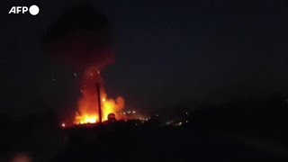 Gaza raid israeliano su un campo profughi presso Khan Yunis [upl. by Limhaj796]