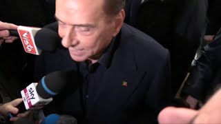 Elezioni Berlusconi risponde a contestatrice Femen quotIo finito Ha ragione avevo finito di votarequot [upl. by Ttelracs908]