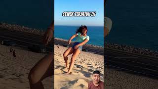 Cewek terjatuh beach dance summer comedy playa minions funny snake [upl. by Malita377]