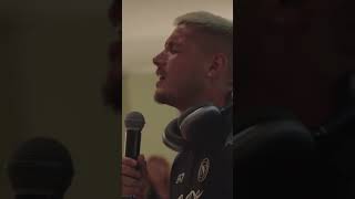 MAZZOCCHI canta in napoletano in ritiro ovazione per lesibizione neomelodica 🤣🎶🎤 [upl. by Moyna830]