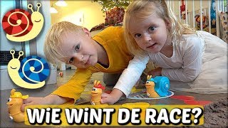 SPELEN MET SLAKKEN 🐌  Bellinga Familie Vloggers 1210 [upl. by Lorilee]