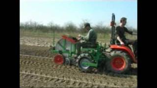 De schijvenplanters zijn geschikt voor het planten van kleine bomen schijvenplanter [upl. by Vasti529]