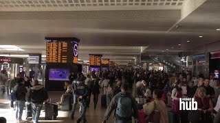 Sciopero treni a Roma Termini cancellazioni e code di viaggiatori [upl. by Portugal708]