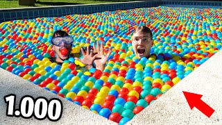 Wir füllen 1000 BÄLLE in unseren POOL Bällebad CHALLENGE [upl. by Trevethick26]