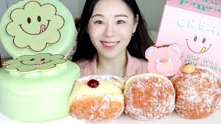 ASMR Donut amp Cake Mukbang 이러다 노티드 케이크 다 뿌실 기세 노티드도넛 녹차 케이크 메론 얼그레이 우유생크림도넛 먹방 💚 노티드 메뉴 추천해드립니다 [upl. by Astera607]