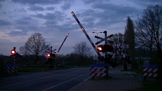 Spoorwegovergang LichtenvoordeGroenlo  Dutch railroad crossing [upl. by Enyaht]