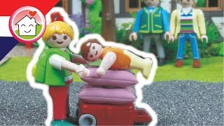 Playmobil filmpje Nederlands Logeren bij oma  Familie Huizer [upl. by Drescher847]