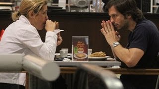 Adriana Esteves e Vladimir Brichta fazem lanche em shopping no Rio [upl. by Airdnazxela]