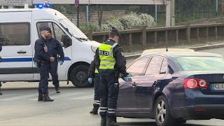 Coronavirus contrôles de police renforcés à Paris pour le weekend de Pâques  AFP Images [upl. by Bang]