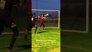 Entraînement spécifique gardiens de but Technique de Prises de balles Goalkeeper training [upl. by Mit]