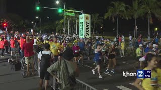 Almost 30000 hit the streets for Honolulu Marathon [upl. by Sherourd]